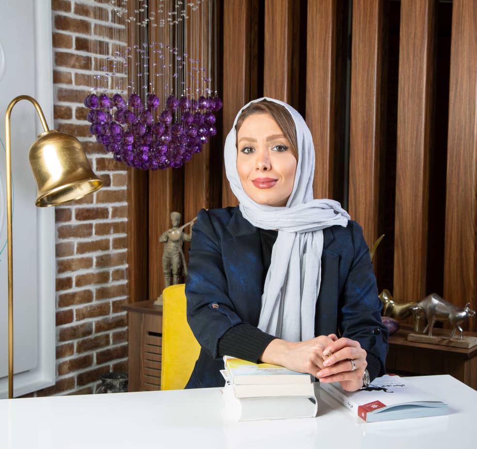 نرگس دوست کارآموز